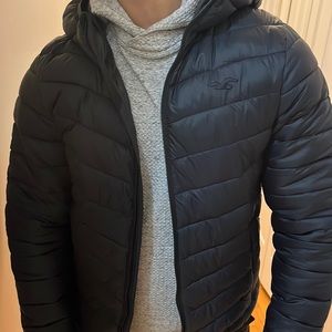 Men’s Black Hollister puffer jacket. Size small.  Great condition.